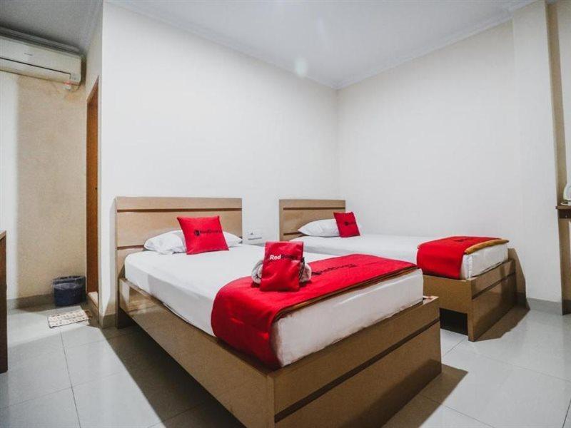 Reddoorz Plus Near Wtc Batanghari Mall Tanjungjohor Ngoại thất bức ảnh