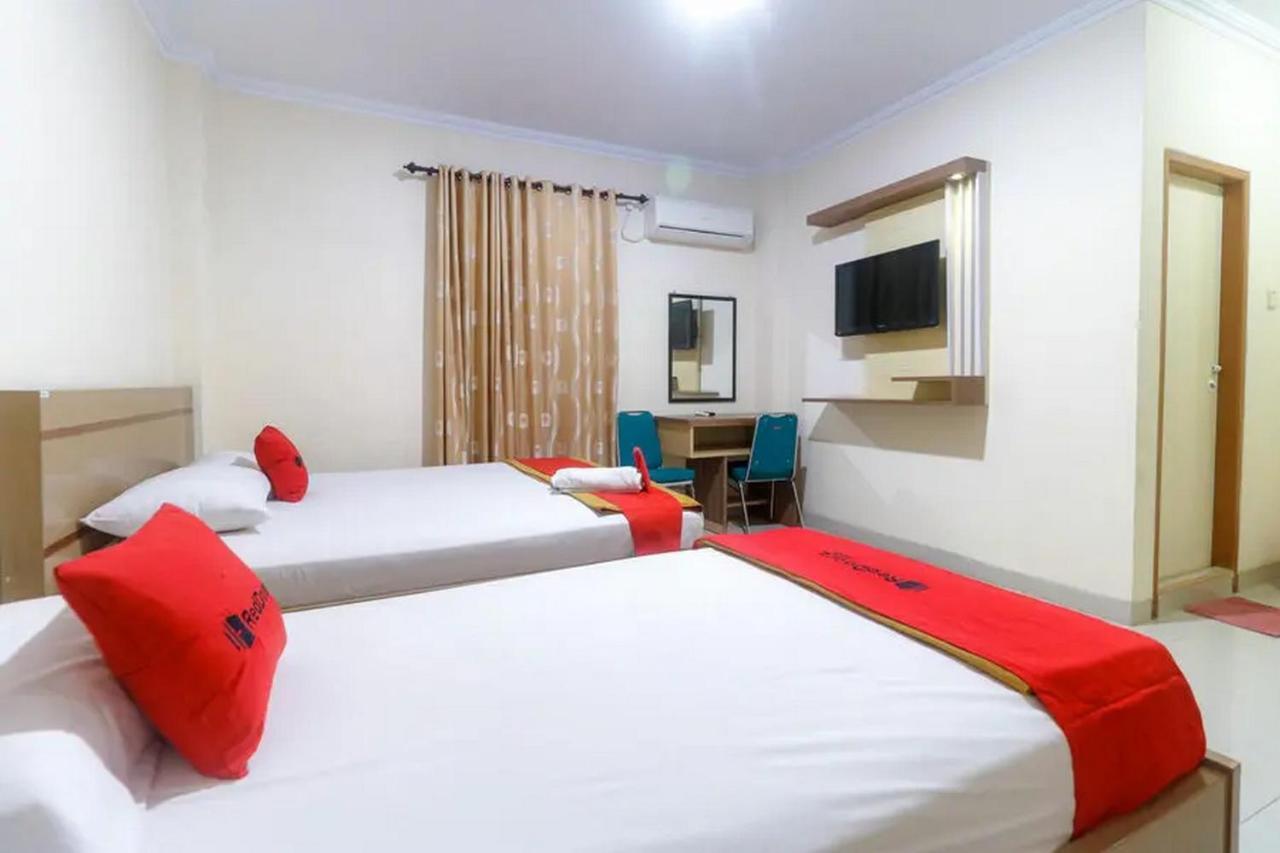 Reddoorz Plus Near Wtc Batanghari Mall Tanjungjohor Ngoại thất bức ảnh