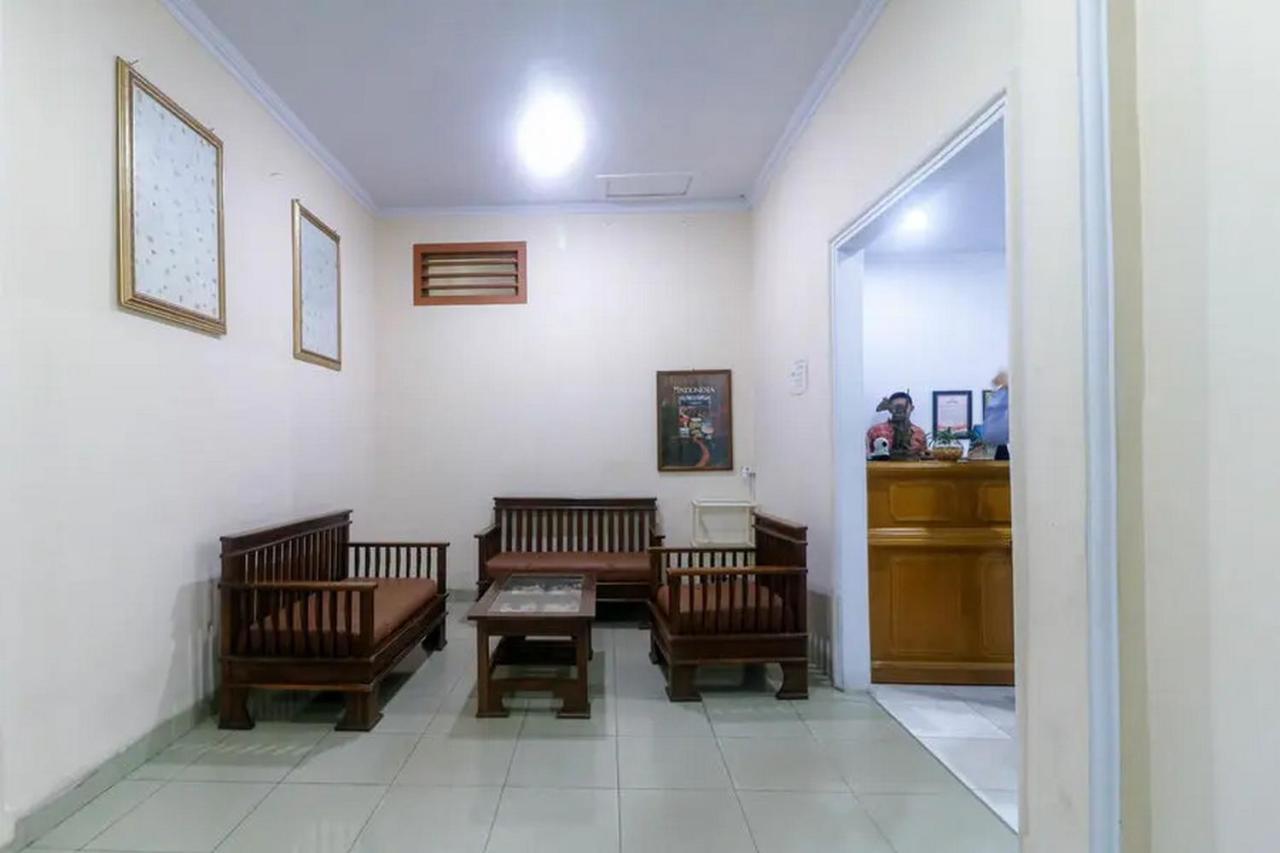 Reddoorz Plus Near Wtc Batanghari Mall Tanjungjohor Ngoại thất bức ảnh