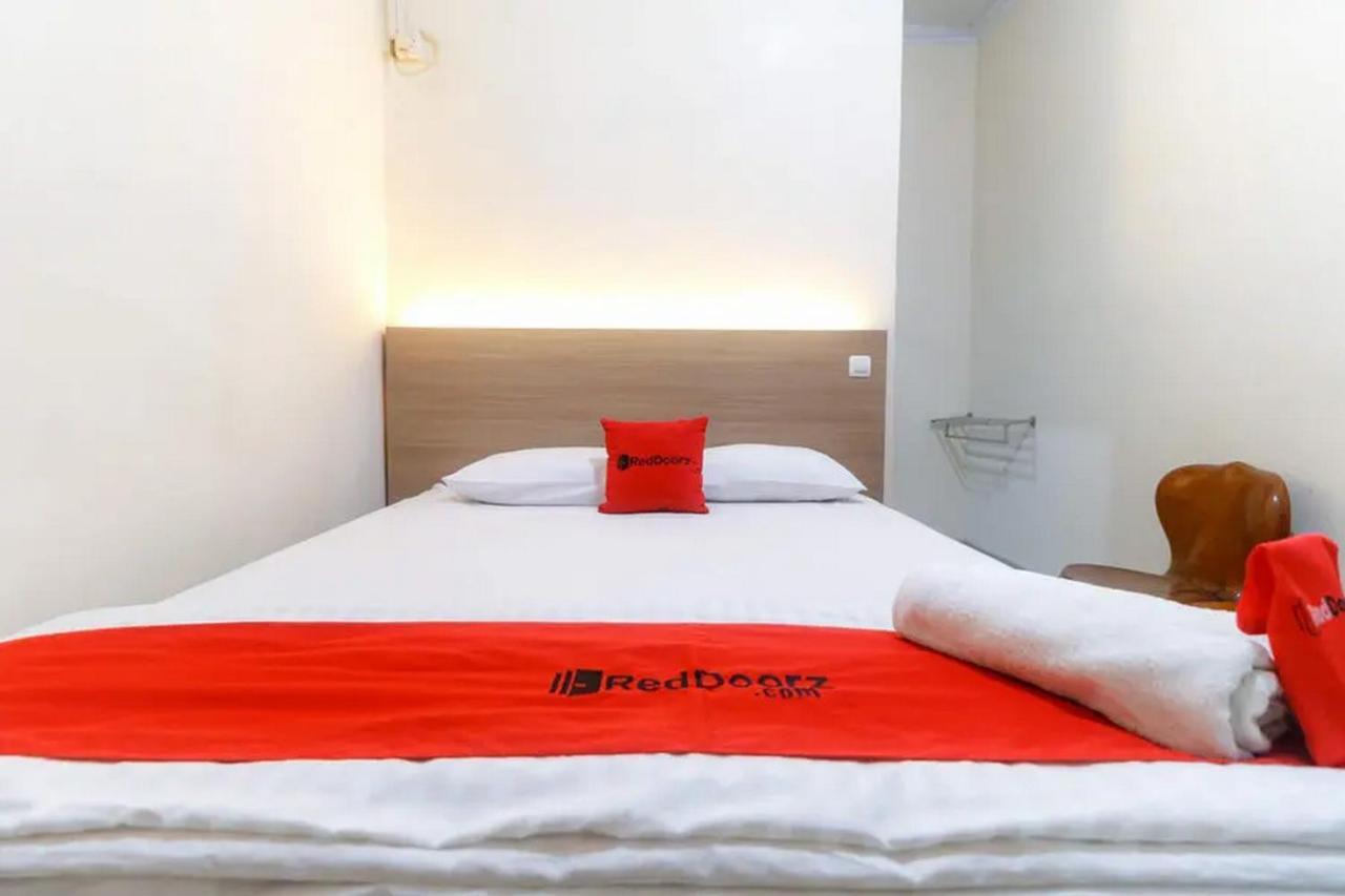 Reddoorz Plus Near Wtc Batanghari Mall Tanjungjohor Ngoại thất bức ảnh
